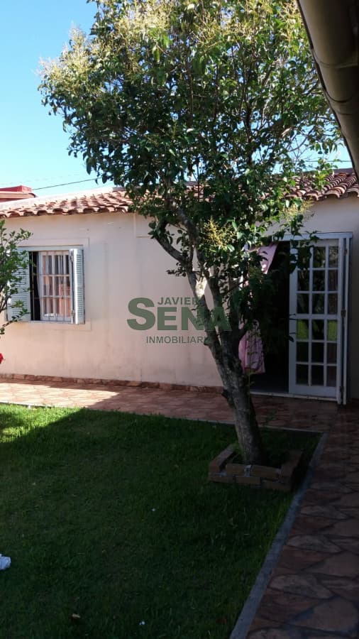 Venta de casa en el Chuy, 2 dormitorios, baño cerca del mar.-