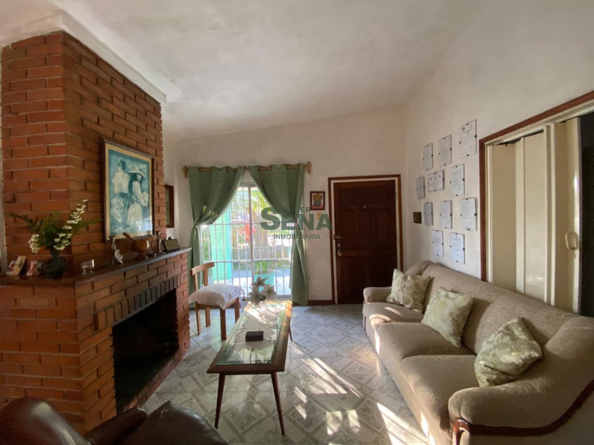 Casa en Venta, Barrio Rivera, 2 dormitorios, baño, mas apto completo