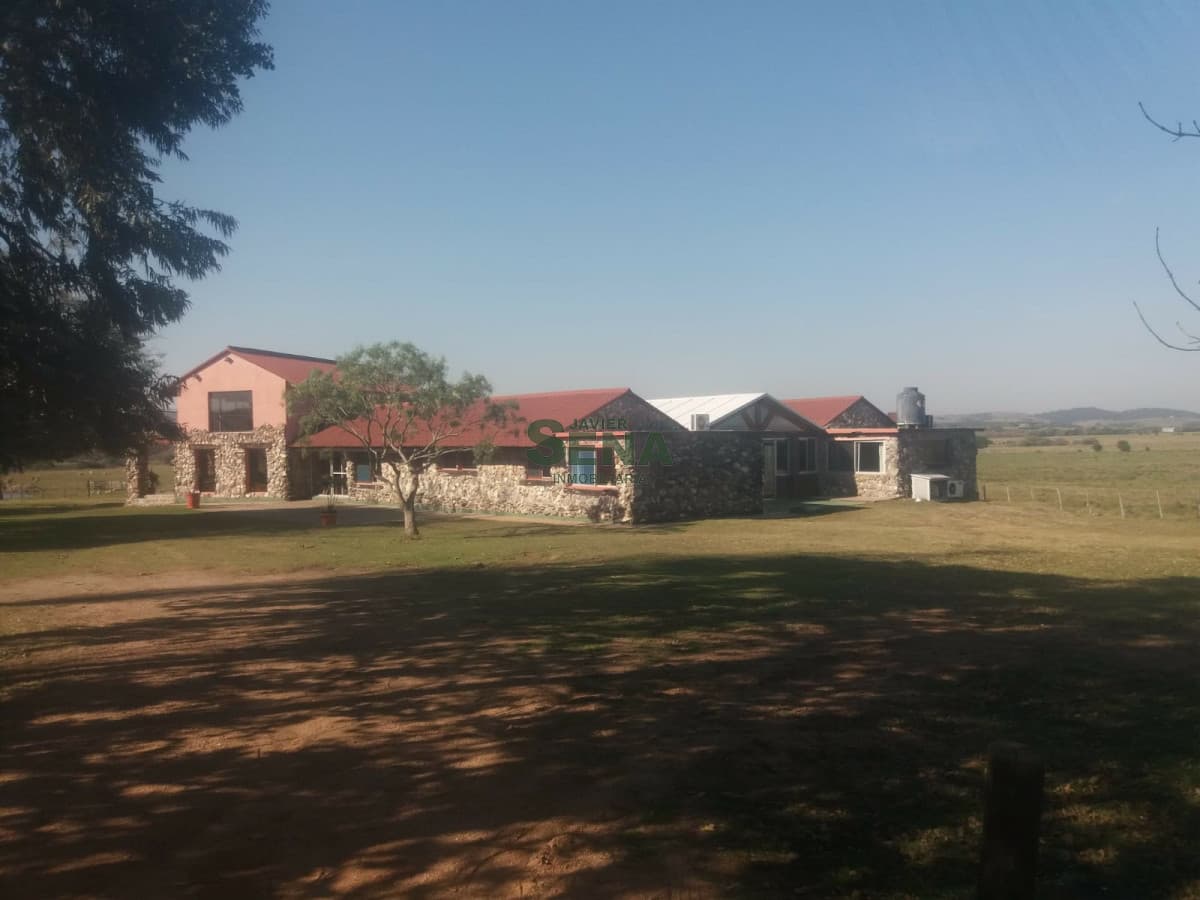 Venta de chacra zona Pueblo Eden, 4 casas, con 10 dormitorios, 10 baños, piscina, gran parque.