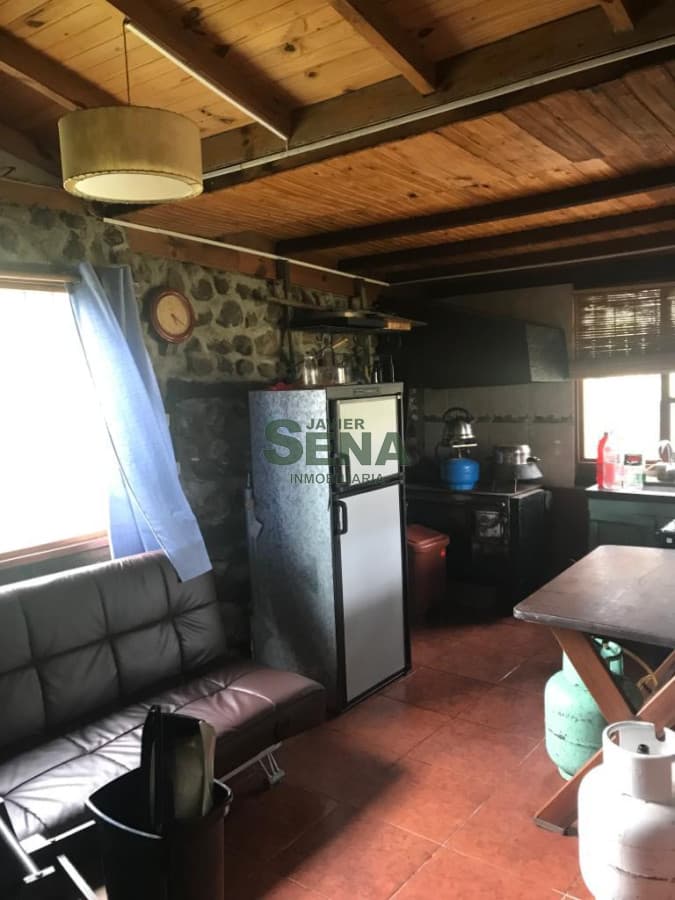Venta de chacra en sierras de Lavalleja, 2 dormitorios, baño, lindo lugar.