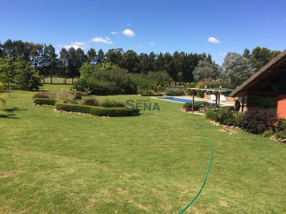 Venta y alquiler de chacra en Piriapolis, gran chalet con 6 hectareas.
