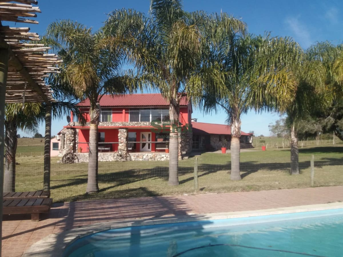 Venta de chacra zona Pueblo Eden, 4 casas, con 10 dormitorios, 10 baños, piscina, gran parque.