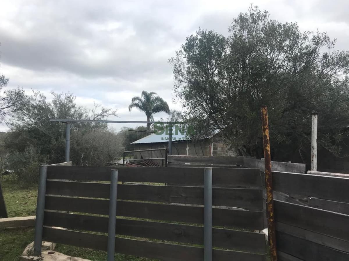 Venta de chacra en sierras de Lavalleja, 2 dormitorios, baño, lindo lugar.