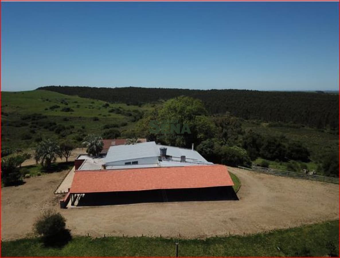 Venta de Chacra con salon de fiestas incluidos, 3 dormitorios, 2 baños, 500m2 edificados.