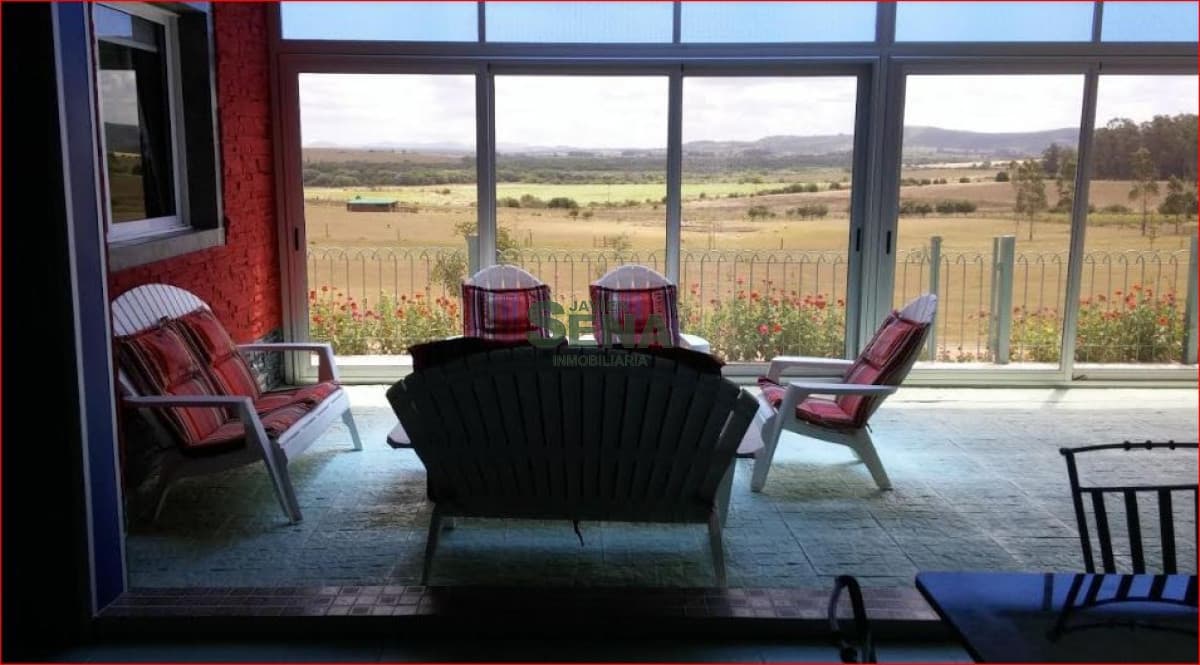 Venta de chacra en la ruta 9, 8 Hectareas, 4 dormitorios, buen acceso.
