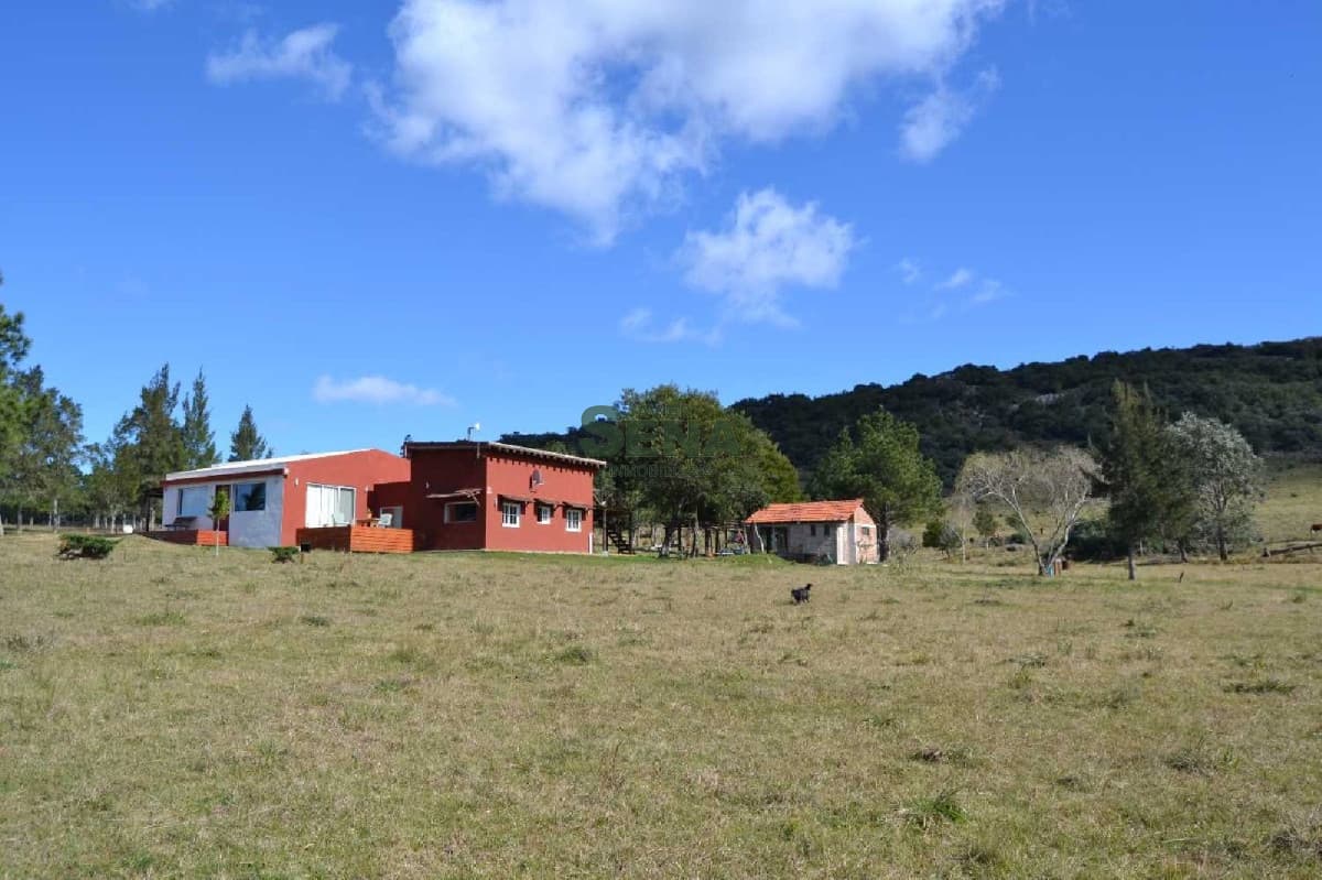 Venta de chacra en Sierra de los Caracoles, 5 has. con muy linda edificacion.