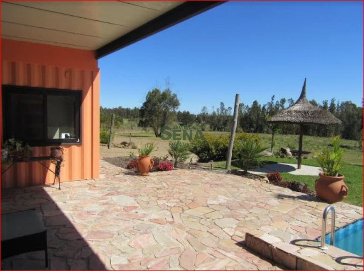 Venta de chacra en Ruta 9 de 70 Hectareas. 2 dormitorios, baño.