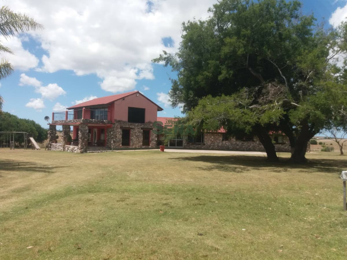Venta de chacra zona Pueblo Eden, 4 casas, con 10 dormitorios, 10 baños, piscina, gran parque.