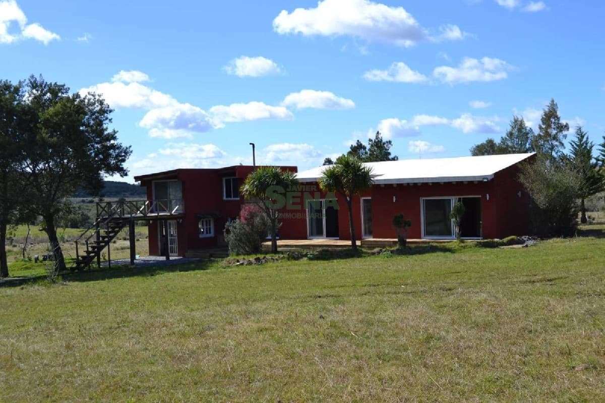 Venta de chacra en Sierra de los Caracoles, 5 has. con muy linda edificacion.