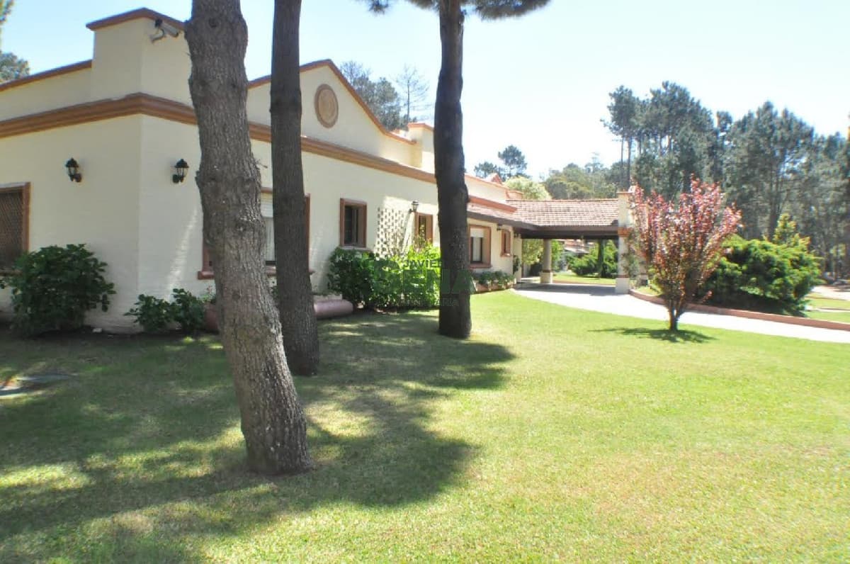 Alquiler de chacra en Mansa, casa espectacular, 4 dormitorios 4 baños, piscina, 1,6 hectareas, de las mejores de la zona.