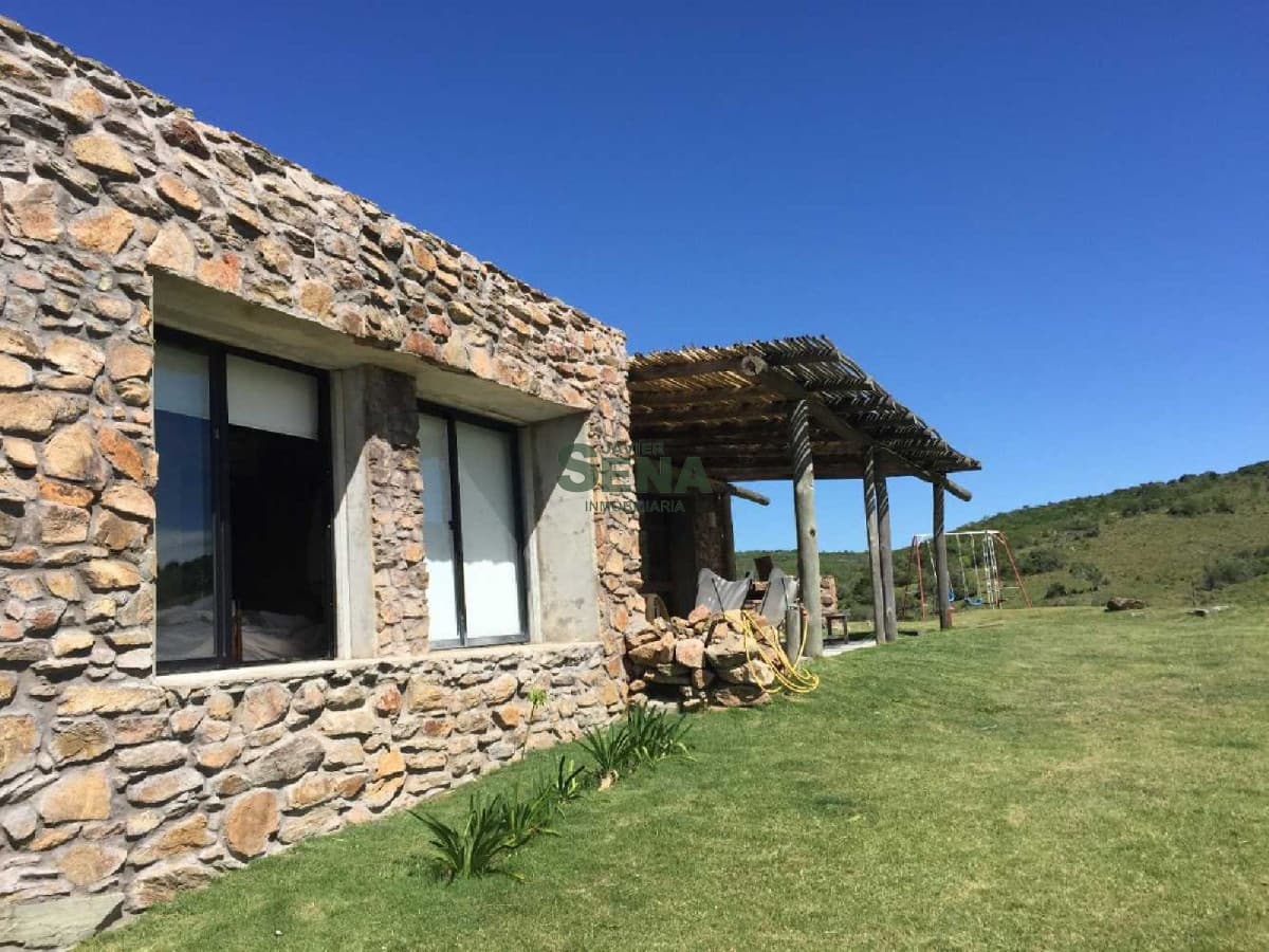 Venta en Pan de azucar, lindo campo con gran vista y buena casa.