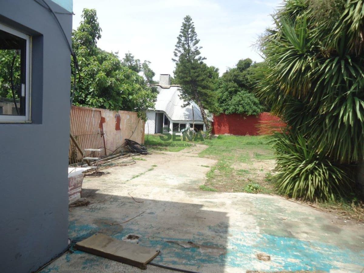 Venta de Local en la ciudad de Maldonado centro, casa mas 2 locales comerciales.
