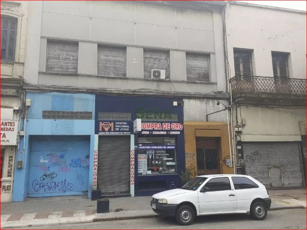 Venta de 2 Locales Comercial en el Centro de Montevideo, mas 17 ambientes.