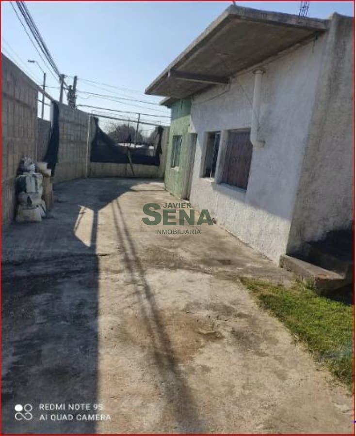 Venta de Local en camino de los Gauchos, son 2 locales en un lugar bien comercial.