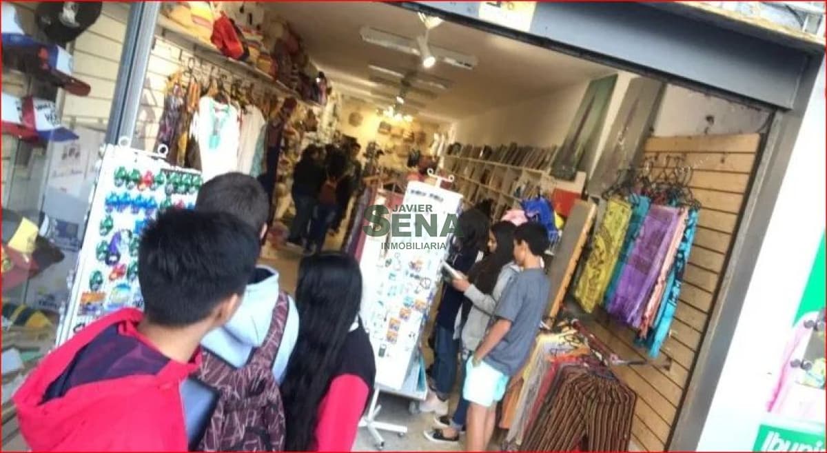 Venta de local en la Peninsula, buen local comercial.