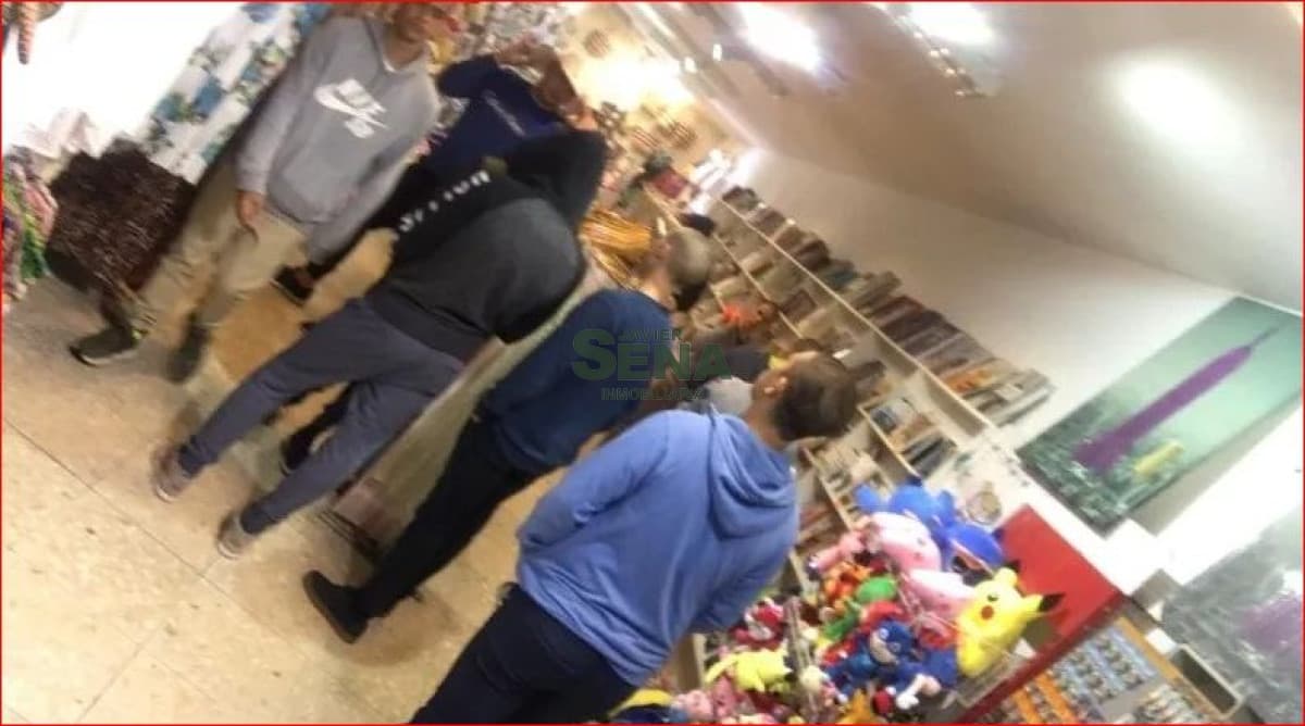 Venta de local en la Peninsula, buen local comercial.