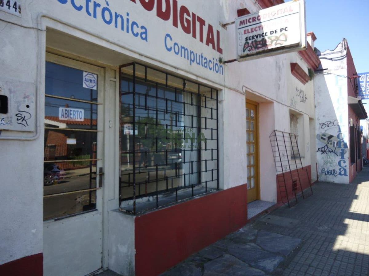 Venta de local en el centro de Maldonado, 216m2 cubierto.