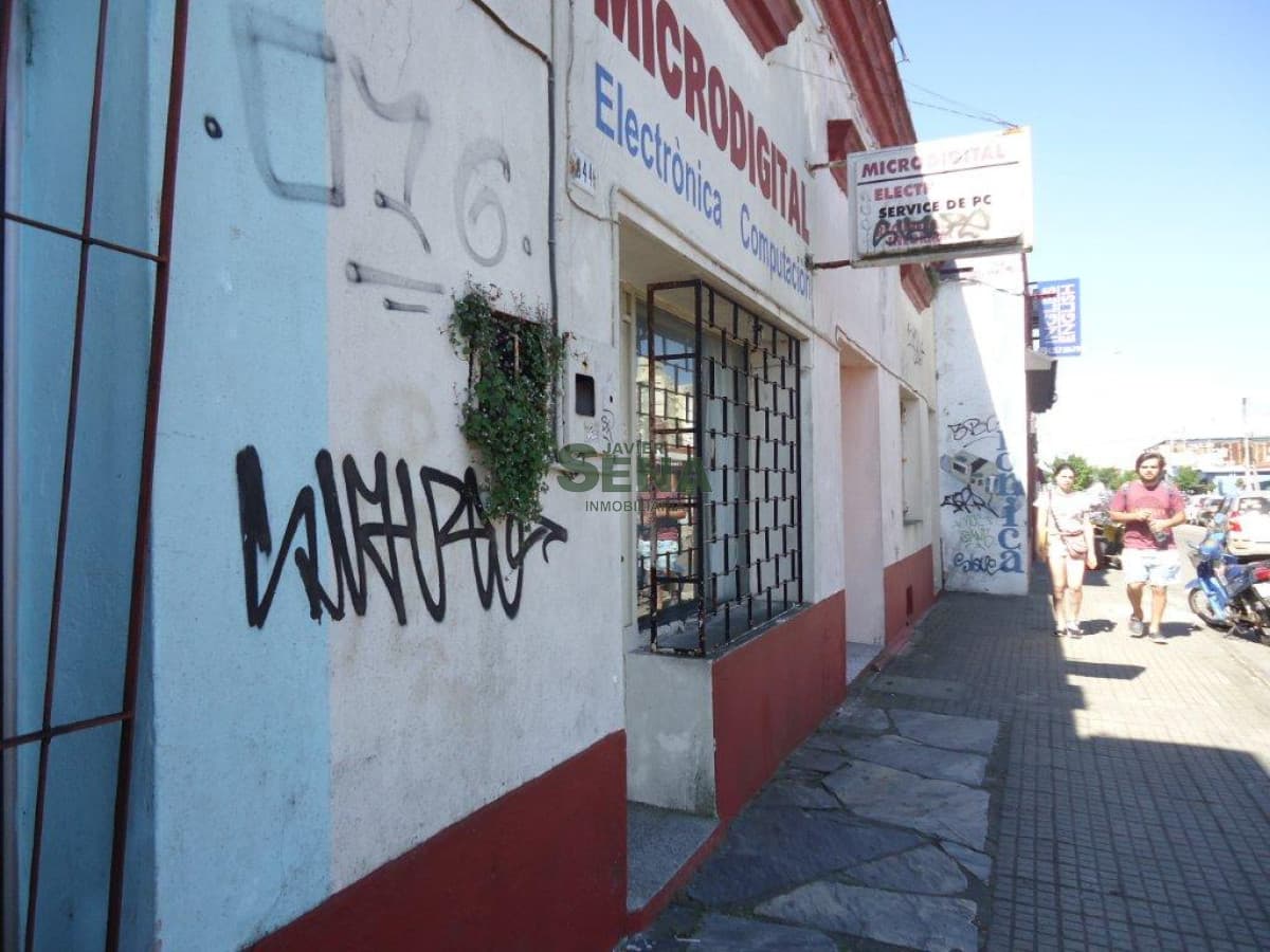 Venta de local en el centro de Maldonado, 216m2 cubierto.