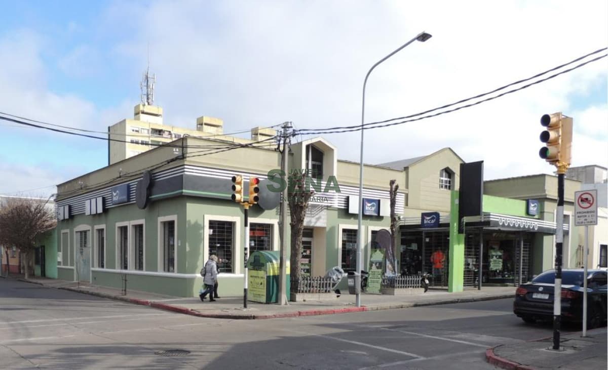 Venta de Local en el Centro de Maldonado, 384m2 construidos, de buena construccion.