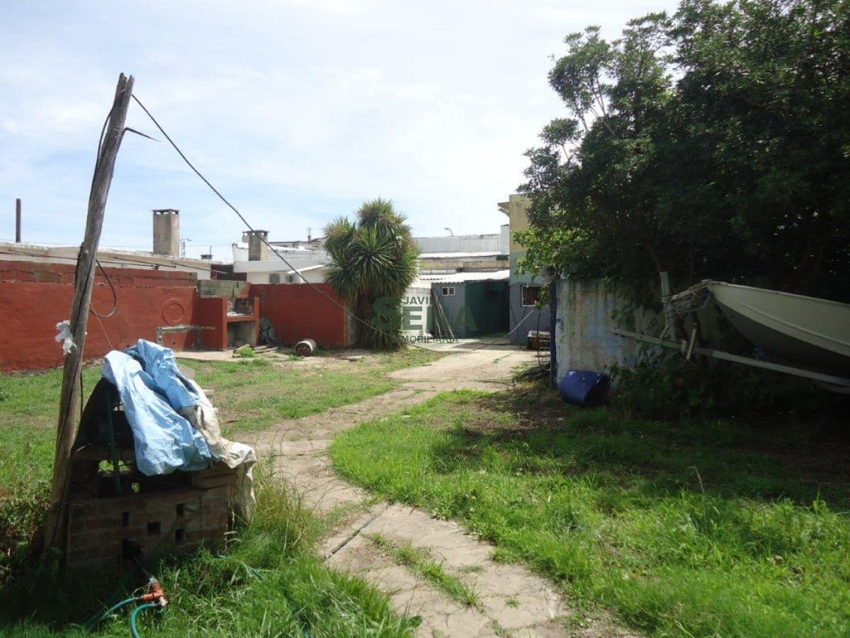 Venta de Local en la ciudad de Maldonado centro, casa mas 2 locales comerciales.