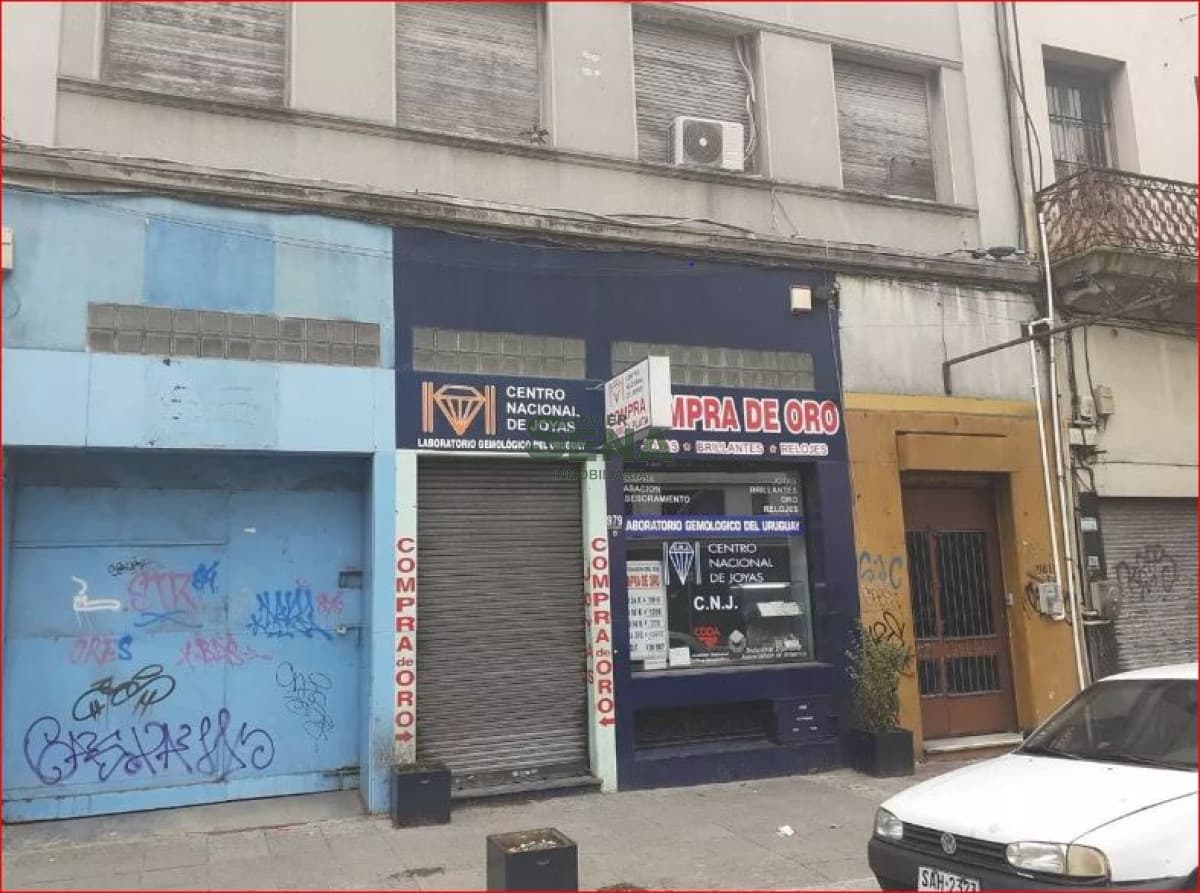 Venta de 2 Locales Comercial en el Centro de Montevideo, mas 17 ambientes.