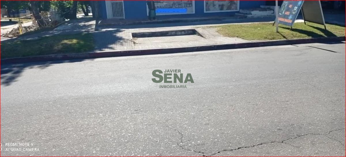 Venta de local en San Carlos, 80 m2 cubiertos.