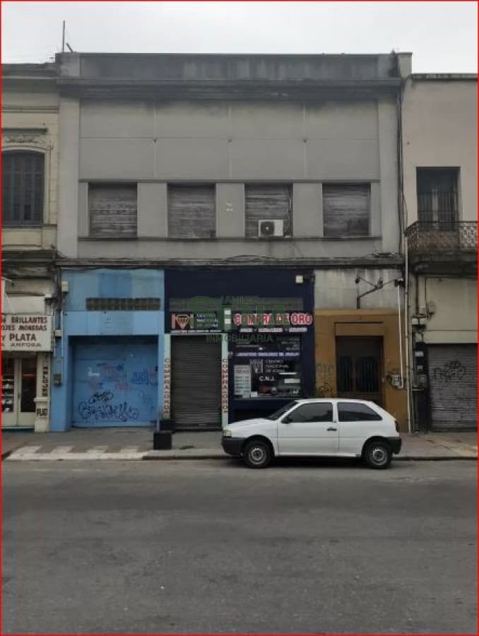 Venta de 2 Locales Comercial en el Centro de Montevideo, mas 17 ambientes.