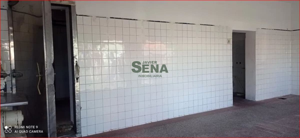 Venta de local en San Carlos, 80 m2 cubiertos.