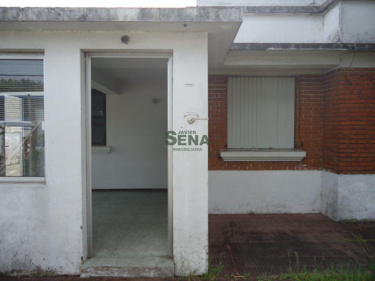 Venta de Local en la ciudad de Maldonado centro, casa mas 2 locales comerciales.