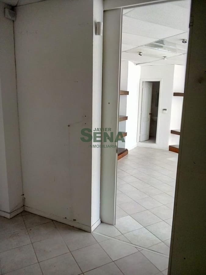 Venta de local en Brava, 62 m2 con frente a la calle.