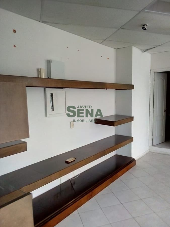 Venta de local en Brava, 62 m2 con frente a la calle.