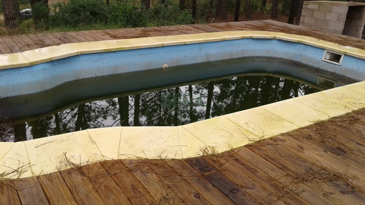 Venta de terreno en Chihuahua, son 1034m2 de tierra, con piscina y deck.