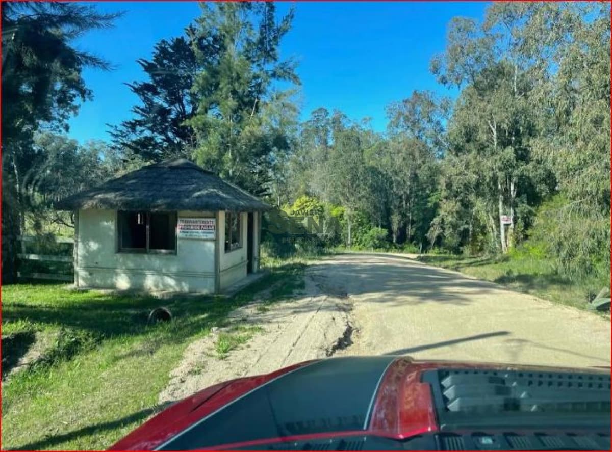 Venta de lote en las Grutas, 1000m2 de tierra, precioso lugar.
