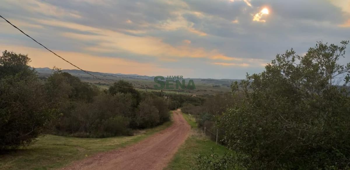 Venta de tierra en Villa serrana, 1100 m2 de tierra, linda tierra.