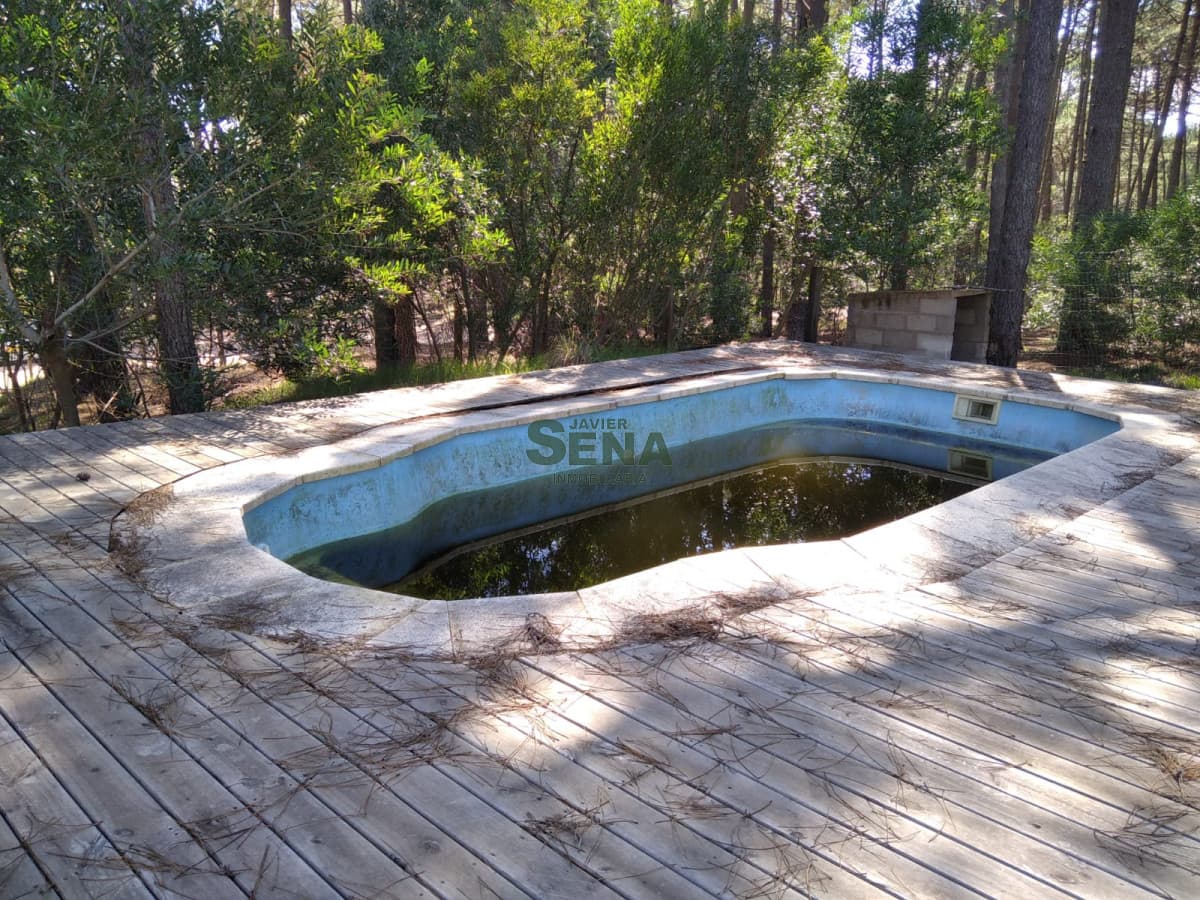 Venta de terreno en Chihuahua, son 1034m2 de tierra, con piscina y deck.