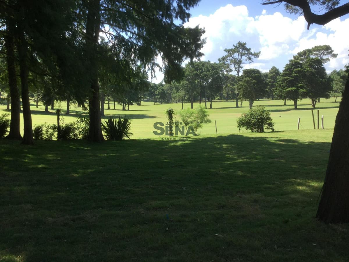 Venta de lote en el golf, gran entorno, son 3400M2 de tierra para edificar un gran Chalet.