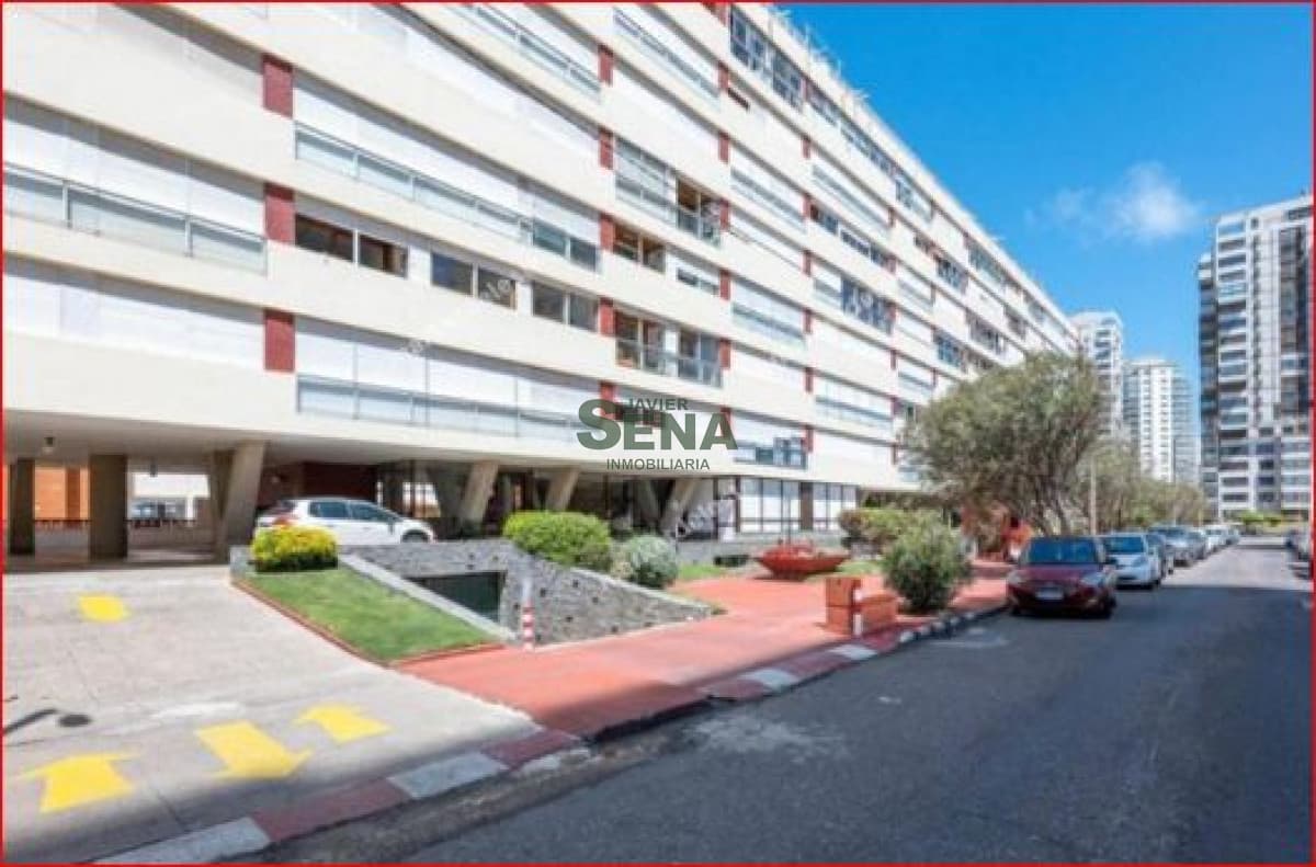 Venta de apartamento en la Brava, 2 dormitorios, baño, balcon, garaje, cerca del mar.