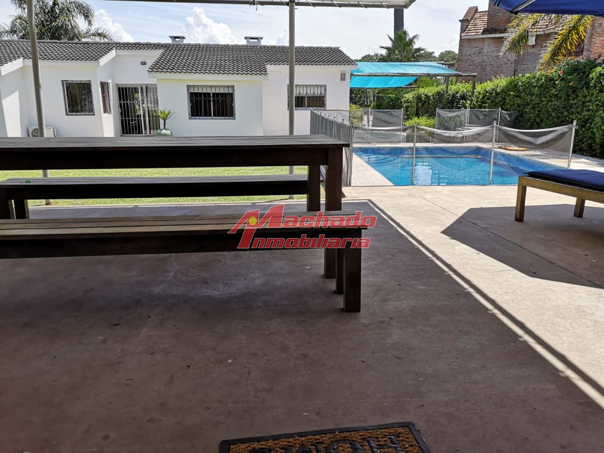 Hermosa casa con 4 dormitorios en Punta del Este