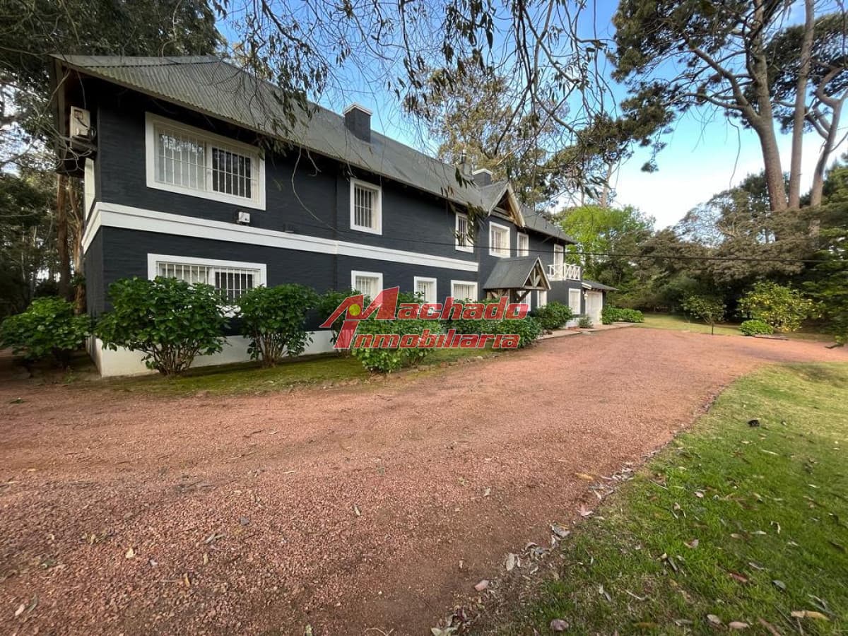 Venta de casa de 4 dormitorios en Pinares