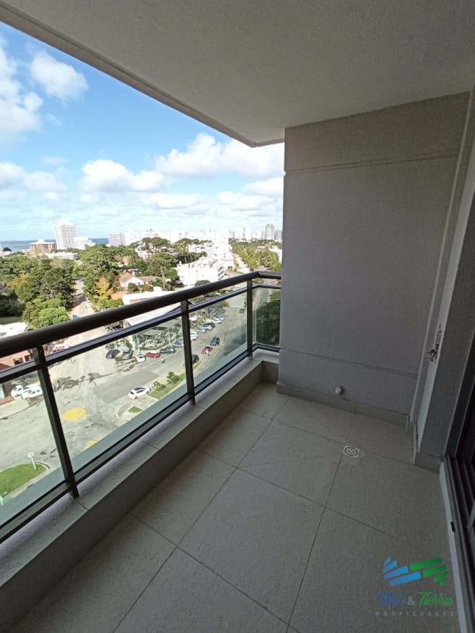 En venta apartamento de dos dormitorios a estrenar en Place Lafayette, Punta del Este