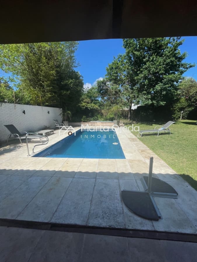 casa de 4 dormitorios *  -