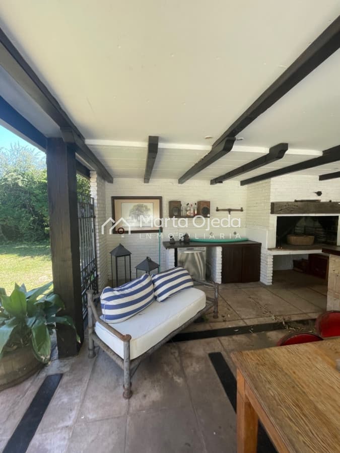 casa de 4 dormitorios *  -