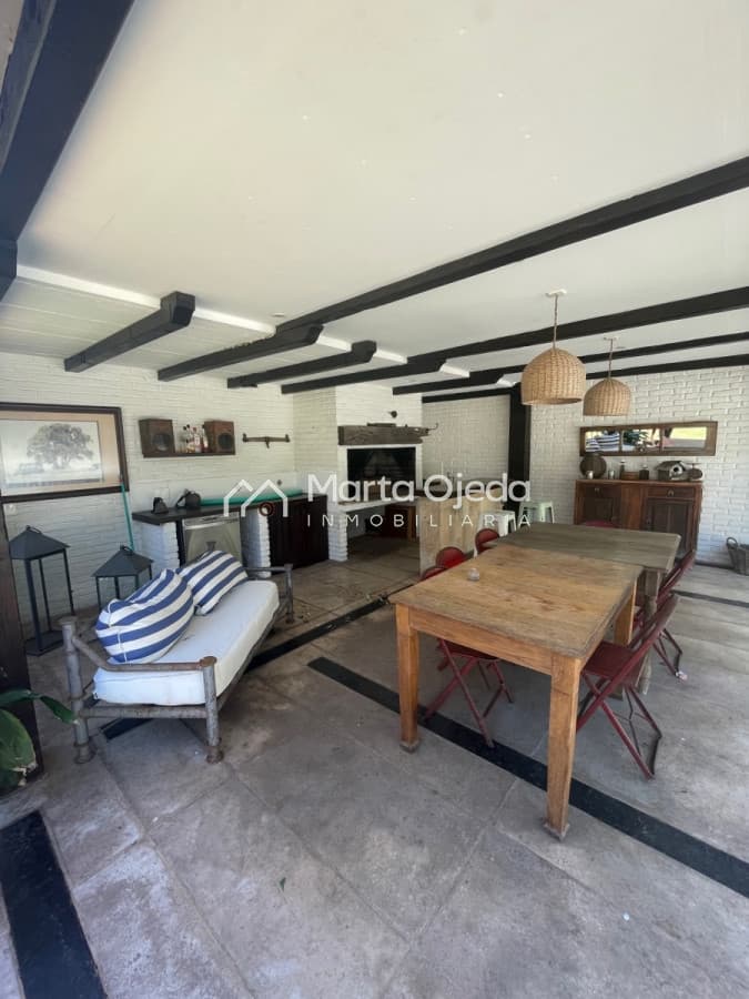 casa de 4 dormitorios *  -