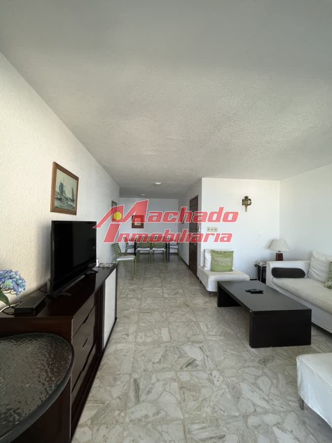 Alquiler de apartamento sobre playa mansa