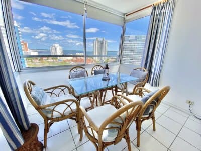 Apartamento de 2 dormitorios con vista frente al mar en edificio Samambai, Playa Mansa , Punta del ese