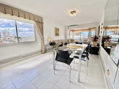 Apartamento de 2 dormitorios con vista frente al mar en edificio Samambai, Playa Mansa , Punta del ese
