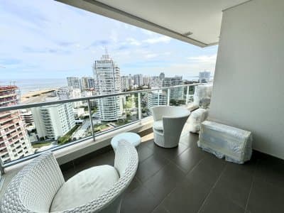 Apartamento en la Brava 2 y 1/2 dormitorios con terraza y garage  -