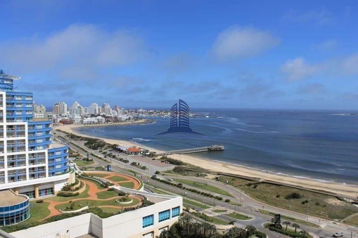 Apartamento en ALQUILER- 2 dorm + dependencia, Punta del Este, playa mansa