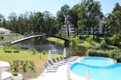 Apartamento de 2 dormitorios con vista frente al mar en edificio Samambai, Playa Mansa , Punta del ese