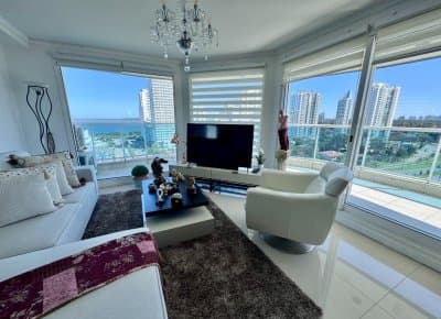 APARTAMENTO ESQUINERO EN VENTA 3 DORMITORIOS EN SUITE EN CASINO TOWER   -